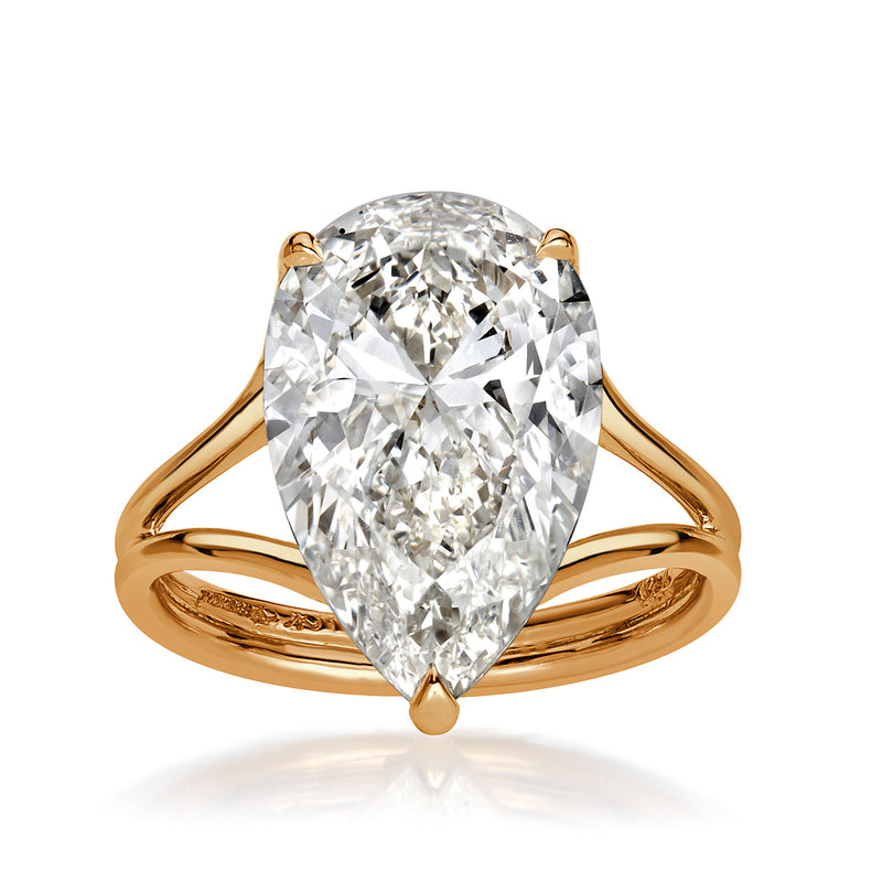pear shaped diamond engagement ring