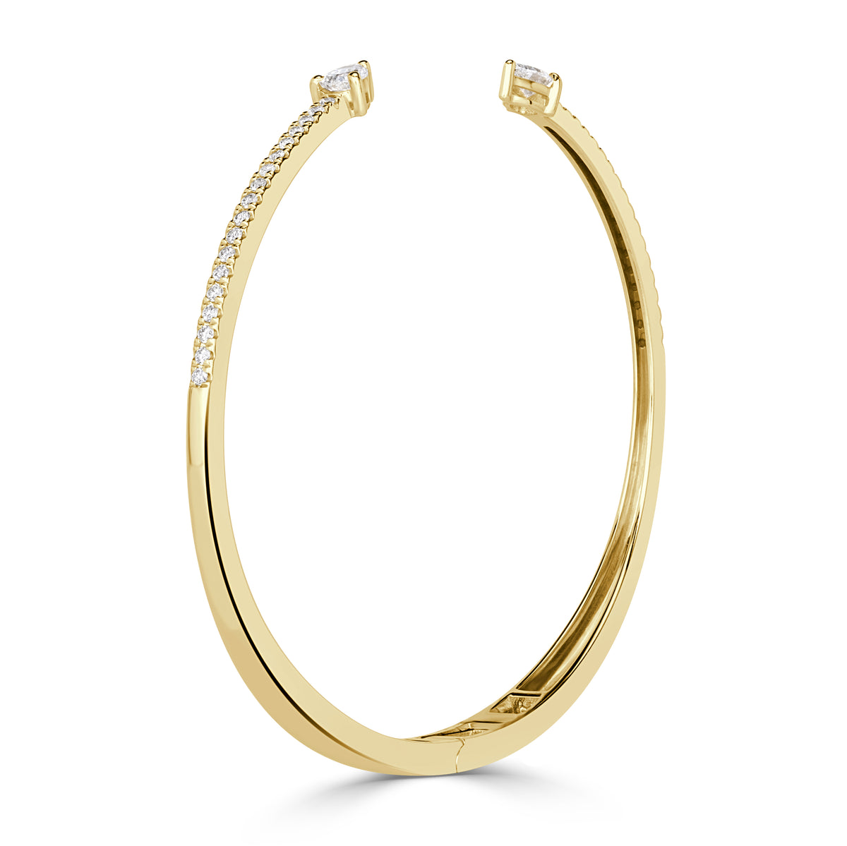0.67ct Round Brilliant Cut and Pear Shaped Diamond Bangle