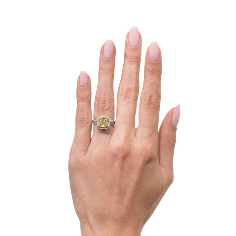 2.93ct Fancy Light Yellow Radiant Cut Diamond Engagement Ring