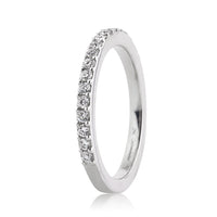 0.60ct Round Brilliant Cut Diamond Shared-Prong Wedding Band in Platinum
