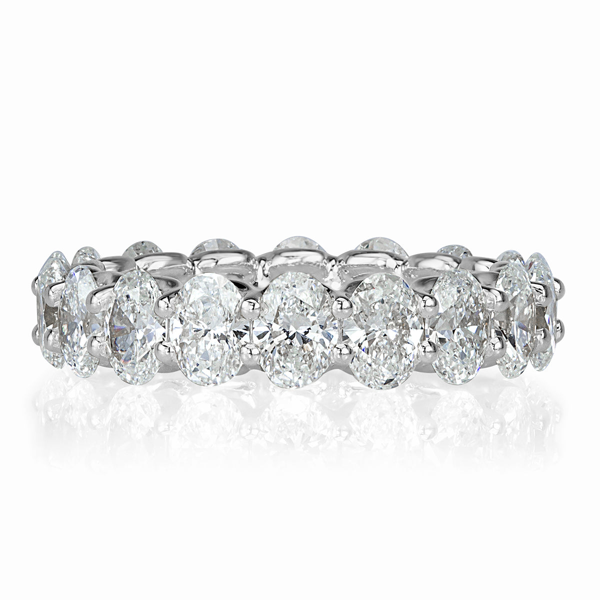 Let Mark Broumand’s team help you find the diamond eternity band that can represent your unending love for your partner.