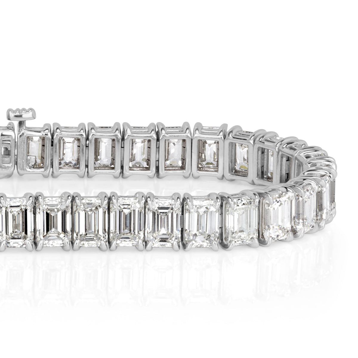 22.36ct Emerald Cut Diamond Tennis Bracelet in 18k White Gold in 7'